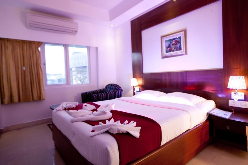 Priyadarshini Park Hotel 3*